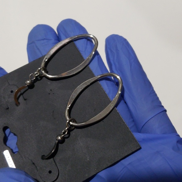 Elegant Silver tone Oval Hoop 2-inch Drop Earrings - Women's Fashion Jewelry - Picture 10 of 10